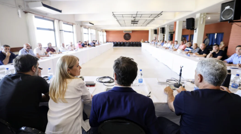 AXEL KICILLOF REUNIÓ A 35 INTENDENTES EN VILLA GESELL Y PIDIÓ “AMPLITUD” PARA ENFRENTAR A JAVIER MILEI