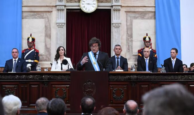 MILEI DEFENDIÓ SU GESTIÓN ECONÓMICA Y VOLVIÓ A APUNTAR CONTRA KICILLOF POR LA INSEGURIDAD