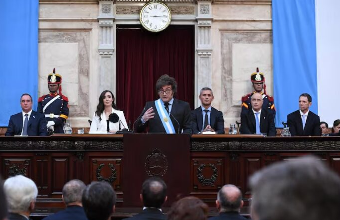 MILEI DEFENDIÓ SU GESTIÓN ECONÓMICA Y VOLVIÓ A APUNTAR CONTRA KICILLOF POR LA INSEGURIDAD