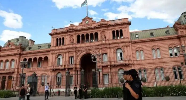 DESDE QUE ASUMIÓ MILEI, EL PERSONAL DEL SECTOR PÚBLICO SE REDUJO CASI UN 13%
