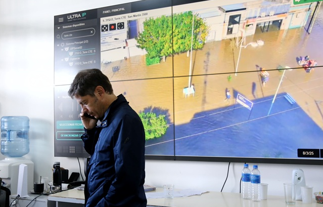 BAHÍA BLANCA: KICILLOF RECORRIÓ LAS ZONAS AFECTADAS TRAS EL TEMPORAL