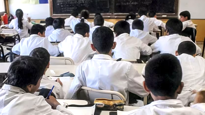SALARIO DOCENTE: EL GOBIERNO FIJÓ EL SUELDO MÍNIMO EN $500.000 SIN EL AVAL DE LOS GREMIOS