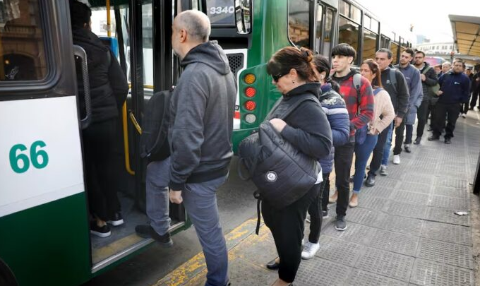 SIN ACUERDO SALARIAL, LA UTA CONFIRMÓ EL PARO DE COLECTIVOS DEL VIERNES