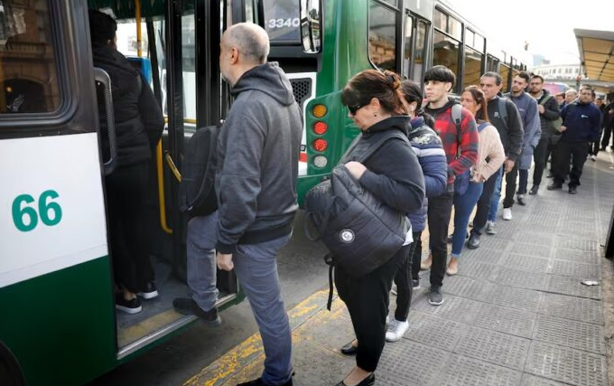 SIN ACUERDO SALARIAL, LA UTA CONFIRMÓ EL PARO DE COLECTIVOS DEL VIERNES