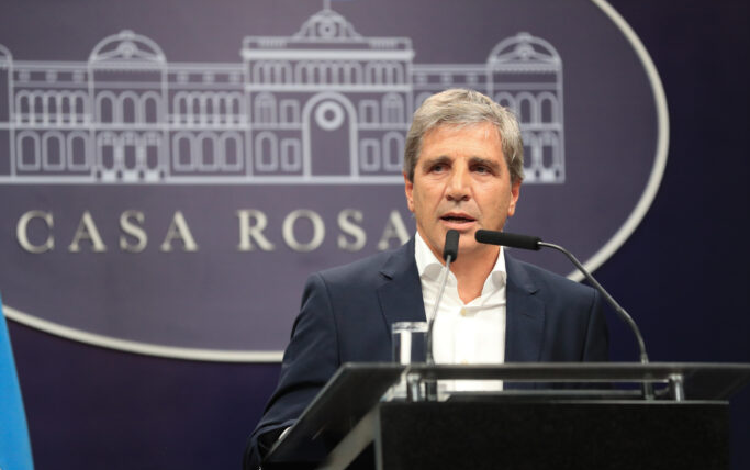 CAPUTO: “EL DÓLAR NO SE VA A DISPARAR DE NINGUNA MANERA”