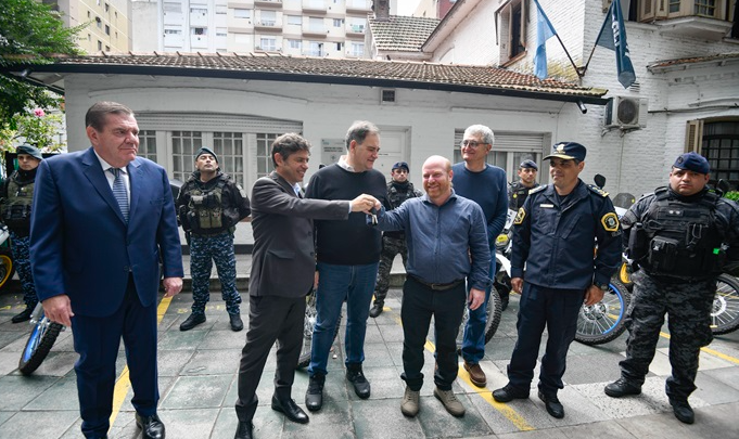 MAR DEL PLATA: KICILLOF ENTREGÓ NUEVAS MOTOS PARA FORTALECER LA SEGURIDAD