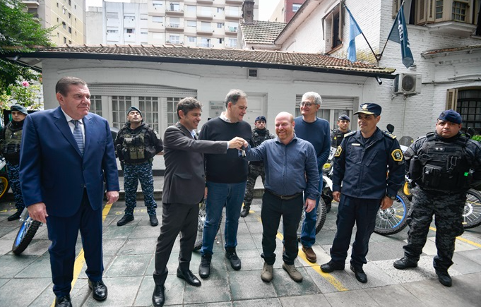 MAR DEL PLATA: KICILLOF ENTREGÓ NUEVAS MOTOS PARA FORTALECER LA SEGURIDAD