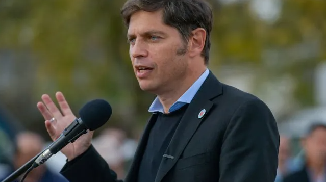 AXEL KICILLOF: “JAVIER MILEI CELEBRA MÁS DEUDA, AJUSTE Y SUMISIÓN AL FMI”