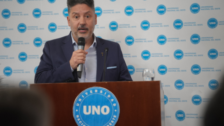 GUSTAVO MENÉNDEZ: “LA EDUCACIÓN ES EL CAMINO QUE LLEVA A UN PUEBLO A LA DIGNIDAD”