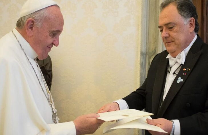 EDUARDO VALDÉS: “EL PAPA LO DIVISÓ A MILEI Y LO ABRAZÓ: ESO ES LA MISERICORDIA”