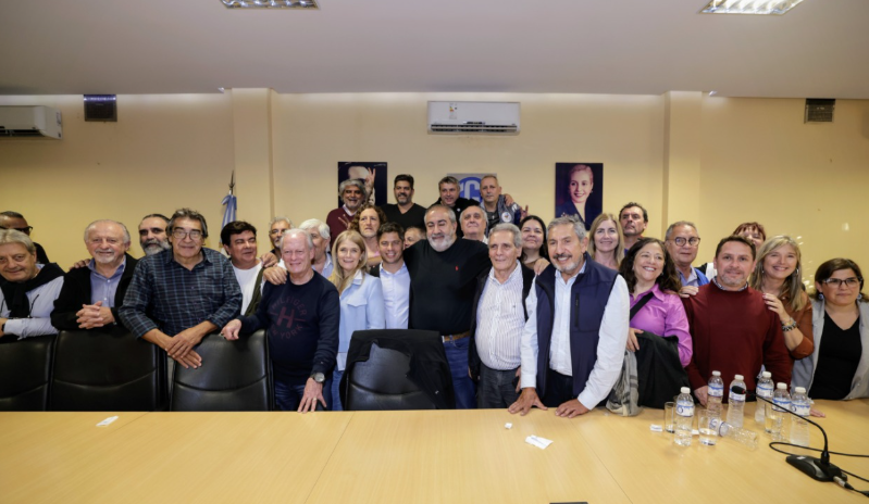 KICILLOF SE REUNIÓ CON REFERENTES DE LAS CENTRALES SINDICALES: “EL PUNTO DE PARTIDA PARA PONERLE FRENO A MILEI ES EL MOVIMIENTO OBRERO”