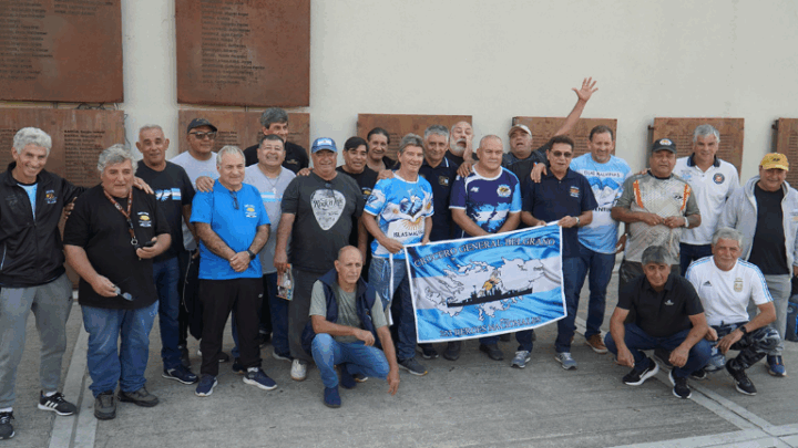 MERLO HOMENAJEÓ A LOS CAÍDOS EN EL ARA GENERAL BELGRANO: “LAS MALVINAS HAY QUE LLEVARLAS EN EL ALMA”