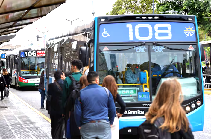 LA UTA RECONFIRMÓ EL PARO DE COLECTIVOS PESE A LOS INTENTOS DEL GOBIERNO POR DESARTICULARLO