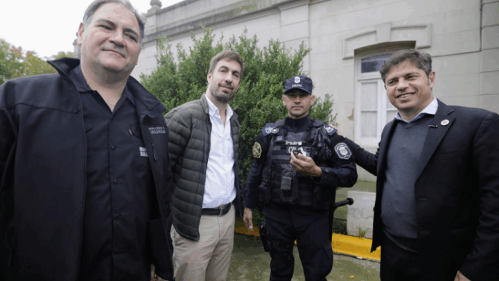 KICILLOF ENTREGÓ NUEVOS PATRULLEROS EN MERCEDES: “NUNCA NOS VAN A ESCUCHAR DECIR QUE ´NO HAY PLATA´”