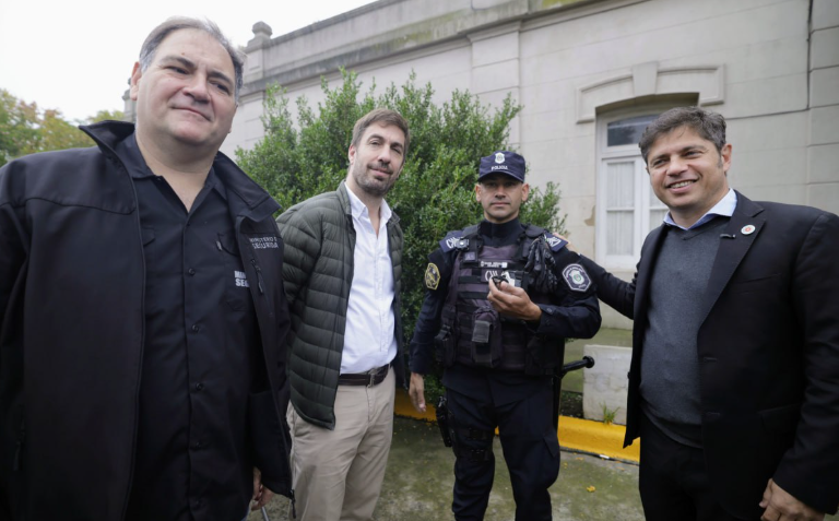 KICILLOF ENTREGÓ NUEVOS PATRULLEROS EN MERCEDES: “NUNCA NOS VAN A ESCUCHAR DECIR QUE ´NO HAY PLATA´”