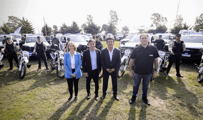 LA MATANZA: KICILLOF ENTREGÓ VEHÍCULOS POLICIALES E INAUGURÓ UNA NUEVA BASE DE LA FBA