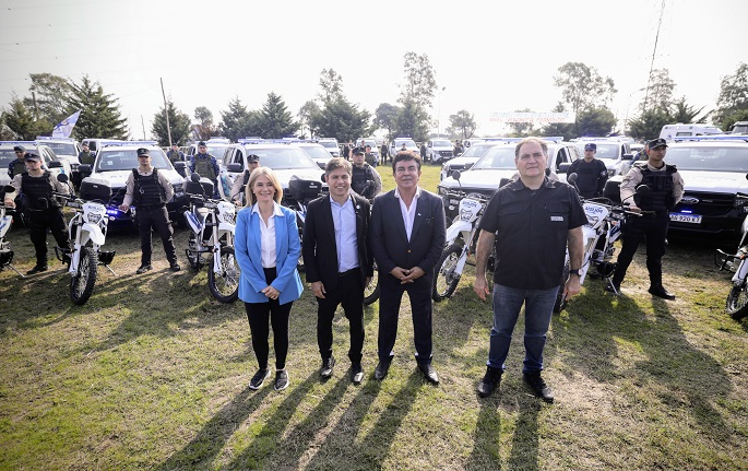LA MATANZA: KICILLOF ENTREGÓ VEHÍCULOS POLICIALES E INAUGURÓ UNA NUEVA BASE DE LA FBA