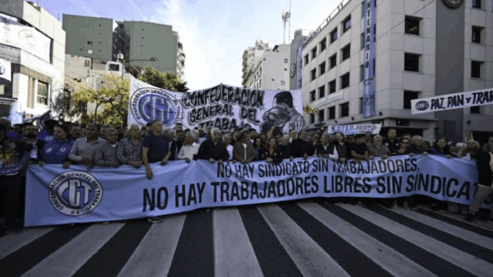 LA CGT DENUNCIA QUE EL GOBIERNO UTILIZA LOS SALARIOS COMO HERRAMIENTA DE AJUSTE: “17 MESES PERDIENDO DERECHOS”