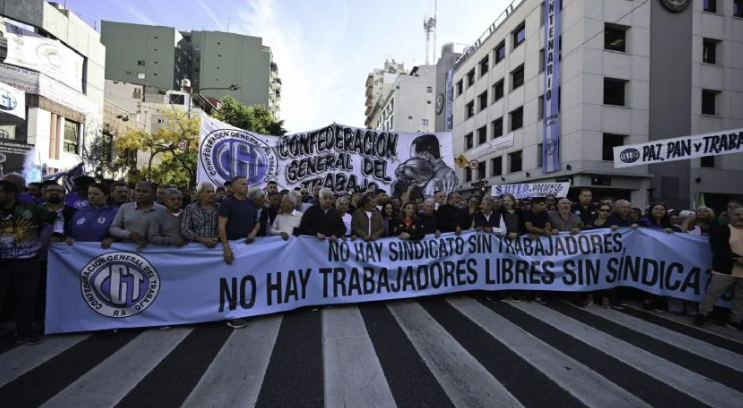 LA CGT DENUNCIA QUE EL GOBIERNO UTILIZA LOS SALARIOS COMO HERRAMIENTA DE AJUSTE: “17 MESES PERDIENDO DERECHOS”