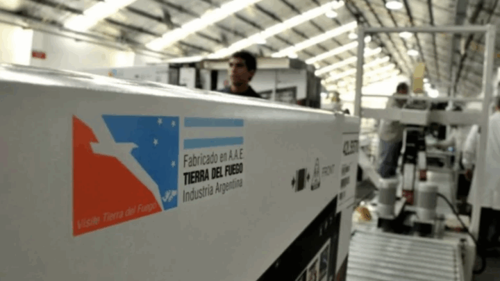 PARO TOTAL EN TIERRA DEL FUEGO POR LA BAJA DE ARANCELES QUE DETERMINÓ EL GOBIERNO