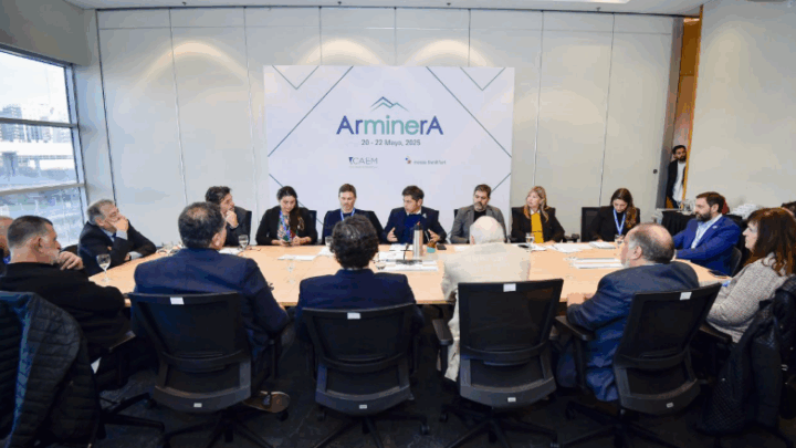 KICILLOF SE REUNIÓ CON EMPRESARIOS Y REPRESENTANTES DEL SECTOR MINERO