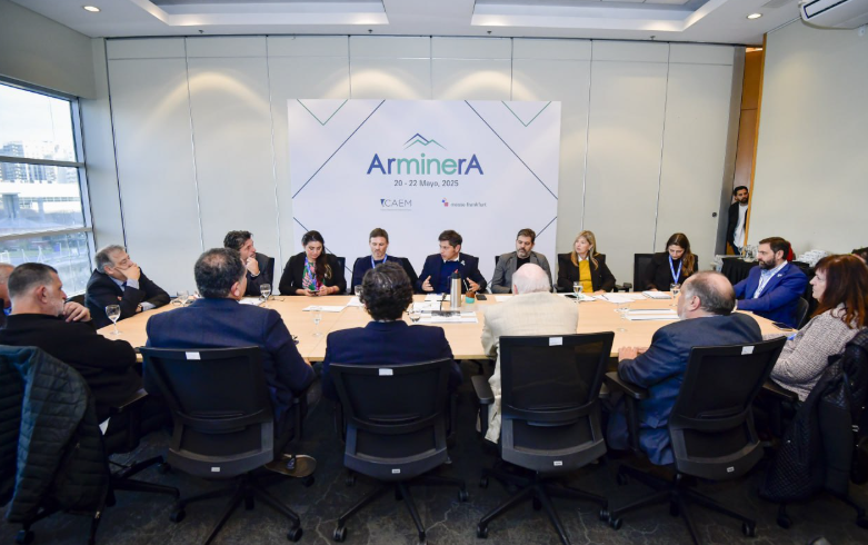 KICILLOF SE REUNIÓ CON EMPRESARIOS Y REPRESENTANTES DEL SECTOR MINERO