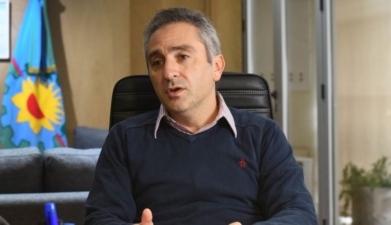 ANDRÉS LARROQUE: “EL PERONISMO TIENE QUE VOLVER A MIRAR A LA GENTE” Y “AXEL VINO A OXIGENAR LA POLÍTICA”