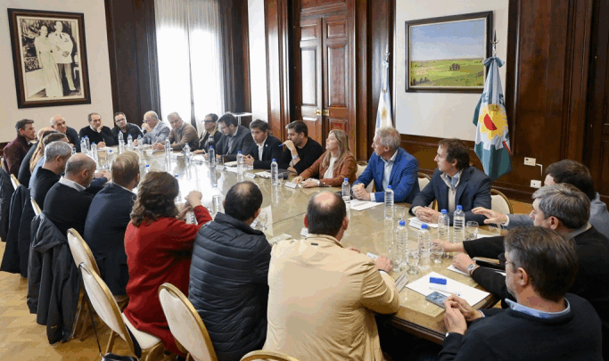 KICILLOF Y CUATTROMO FIRMARON CONVENIOS DE LEASING CON MUNICIPIOS PARA LA COMPRA DE BIENES DE CAPITAL