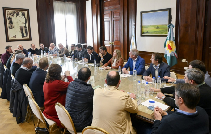 KICILLOF Y CUATTROMO FIRMARON CONVENIOS DE LEASING CON MUNICIPIOS PARA LA COMPRA DE BIENES DE CAPITAL