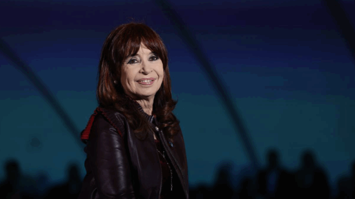 CRISTINA KIRCHNER DENUNCIÓ PERSECUCIÓN JUDICIAL: “¿POR QUÉ NO ME DEJAN COMPETIR Y ME DERROTAN?”