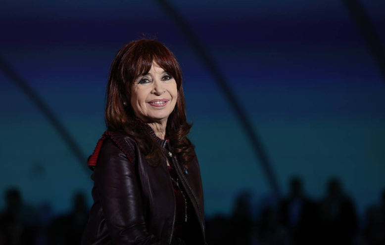 CRISTINA KIRCHNER DENUNCIÓ PERSECUCIÓN JUDICIAL: “¿POR QUÉ NO ME DEJAN COMPETIR Y ME DERROTAN?”