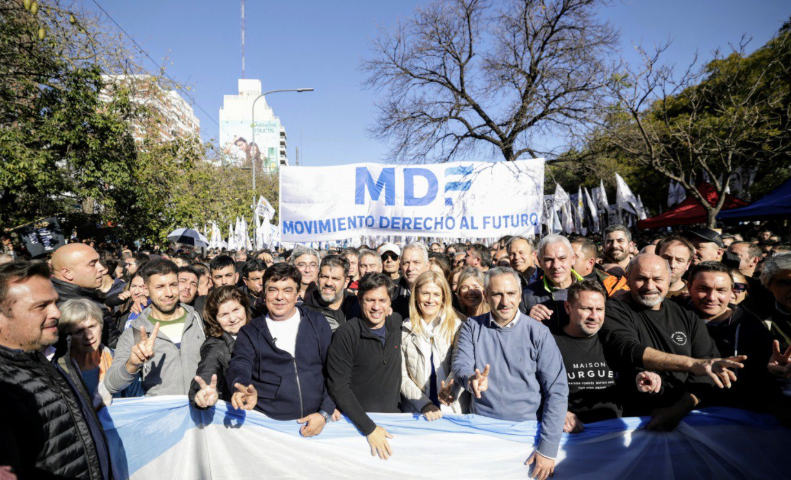 KICILLOF PARTICIPÓ DE LA MARCHA EN APOYO A CRISTINA FERNÁNDEZ DE KIRCHNER: “ESTAMOS DONDE TENEMOS QUE ESTAR”