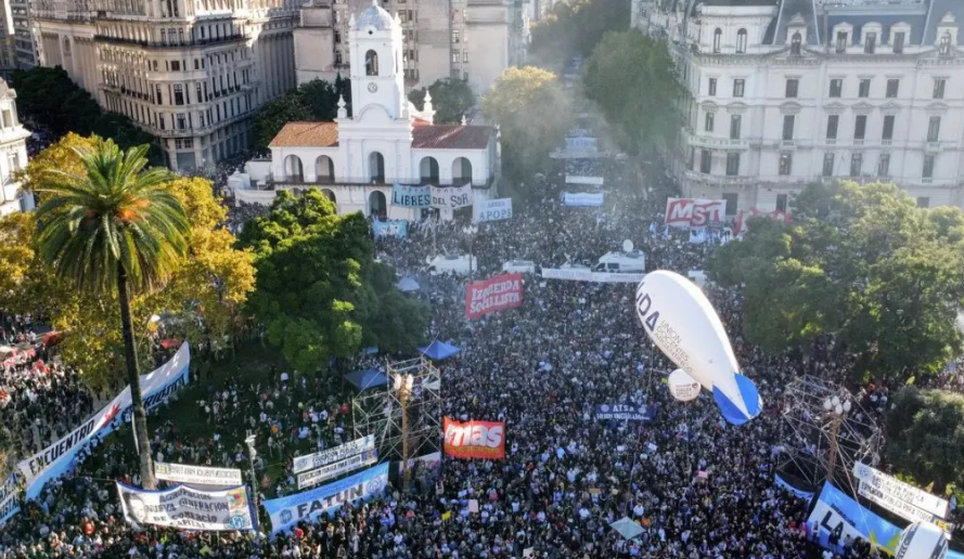 CONVOCAN A UNA NUEVA MARCHA FEDERAL UNIVERSITARIA POR RECLAMO SALARIAL