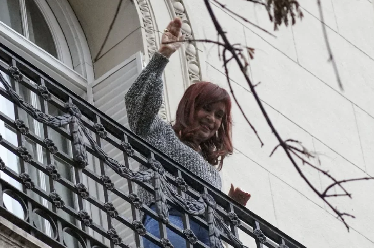 CRISTINA KIRCHNER CUESTIONÓ LA POLÍTICA ECONÓMICA DE MILEI: “ESTÁS YENDO A UN CALLEJÓN SIN SALIDA”