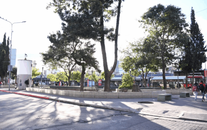 MORÓN: EL MUNICIPIO LLEVÓ ADELANTE LA PUESTA EN VALOR DE LA PLAZA LA ROCHE