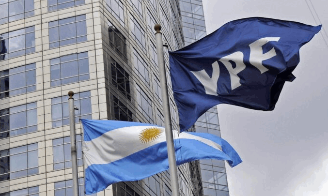 ORDENAN CEDER EL 51% DE LAS ACCIONES DE YPF A BENEFICIARIOS DEL FALLO POR LA EXPROPIACIÓN