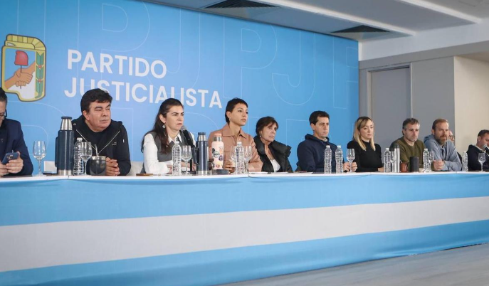 EL PERONISMO TILDA AL FALLO SOBRE YPF DE “ORDEN COLONIAL” Y CONVOCA A UN FRENTE