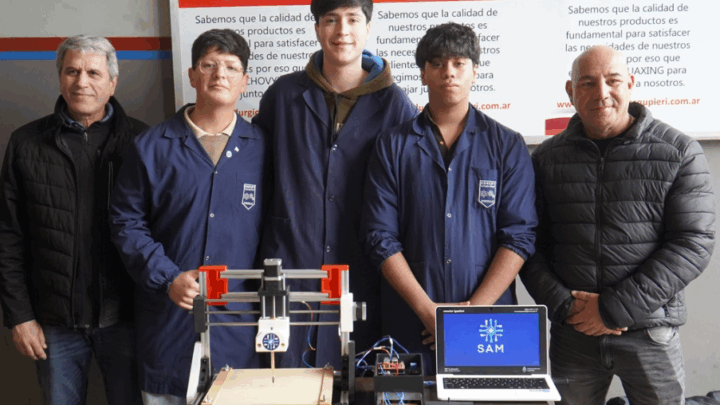 ESTUDIANTES DE MERLO EXHIBIERON PROYECTOS INDUSTRIALES ANTE EMPRESARIOS LOCALES