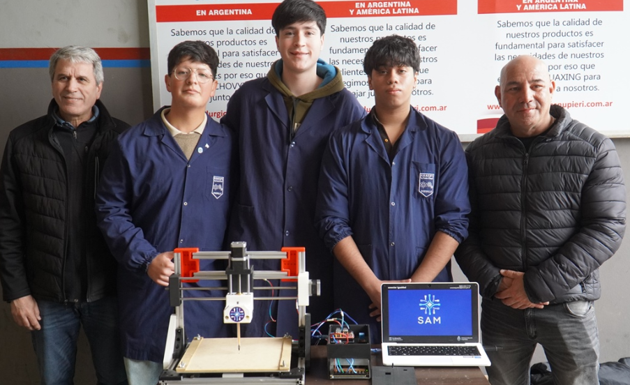 ESTUDIANTES DE MERLO EXHIBIERON PROYECTOS INDUSTRIALES ANTE EMPRESARIOS LOCALES