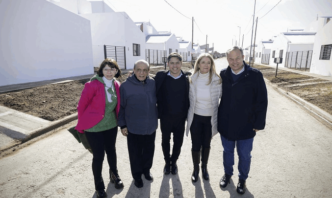 KICILLOF Y MAGARIO ENTREGARON 110 VIVIENDAS A FAMILIAS DE BERAZATEGUI