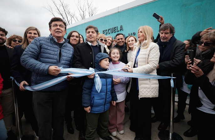 KICILLOF: “MILEI VINO UN RATO A SACARSE UNA FOTO, PERO NO SE ANIMA A CAMINAR LOS BARRIOS DE LA MATANZA”