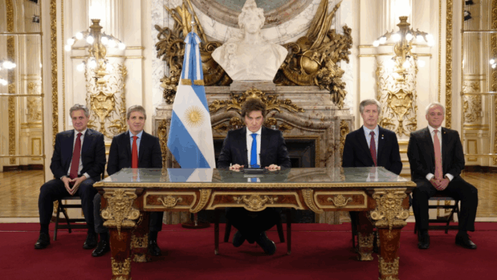 MILEI BUSCA “AMURALLAR EL DÉFICIT CERO”: PROHIBIRÁ LA EMISIÓN Y UNA LEY PARA PENAR A LOS QUE GASTEN DE MÁS
