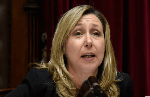 BREGMAN DICE QUE MILEI “ESTÁ DESCONECTADO DE LA REALIDAD” Y QUE “HAY OLOR A 2001”