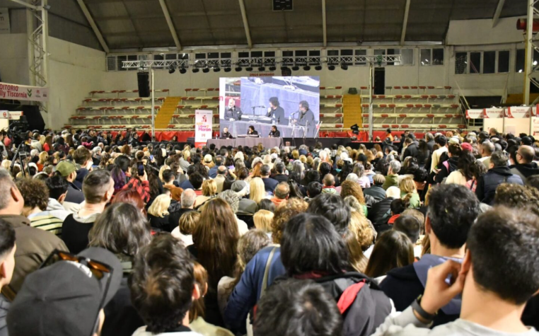 MILES DE PERSONAS PARTICIPARON DE LA 2DA FERIA DEL LIBRO EN MORÓN