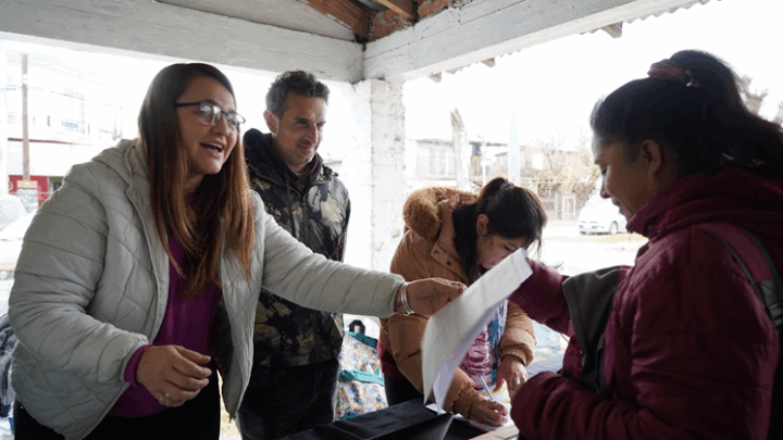 VECINOS DE MERLO AVANZAN EN LA REGULARIZACIÓN DE SUS VIVIENDAS