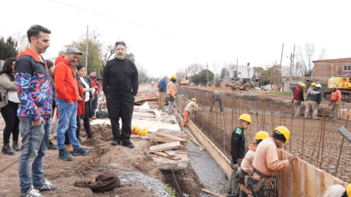 MENÉNDEZ SUPERVISÓ OBRAS VIALES CLAVE EN MERLO Y DESTACÓ EL TRABAJO CONJUNTO CON LA PROVINCIA