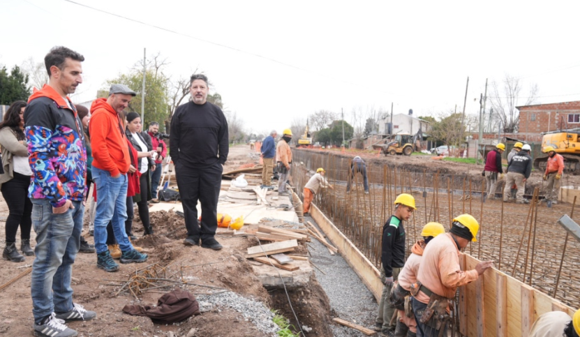 MENÉNDEZ SUPERVISÓ OBRAS VIALES CLAVE EN MERLO Y DESTACÓ EL TRABAJO CONJUNTO CON LA PROVINCIA