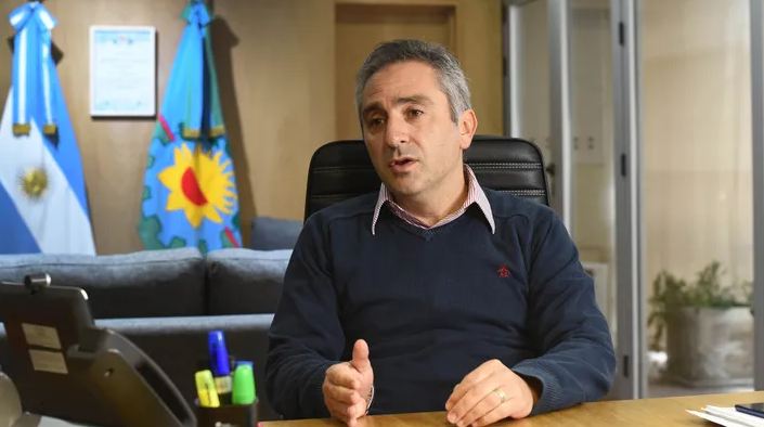 LARROQUE DICE QUE EL TRIUNFO DEL PERONISMO “NO QUIERE DECIR QUE HAYAN DESAPARECIDO LAS DIFERENCIAS” INTERNAS