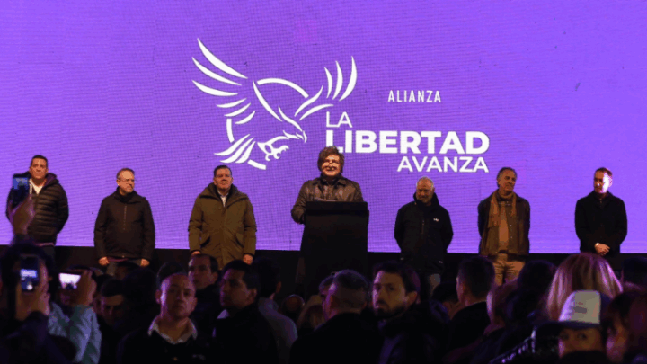 MILEI RECHAZÓ LAS “OPERACIONES”, DEFENDIÓ A SU HERMANA Y DIJO QUE LLA Y EL PERONISMO ESTÁN EN “EMPATE TÉCNICO”