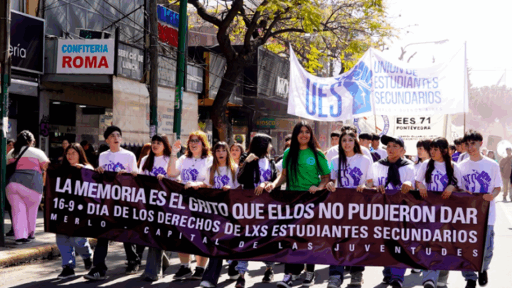MERLO RECORDÓ LA “NOCHE DE LOS LÁPICES” CON UNA MASIVA MARCHA JUVENIL